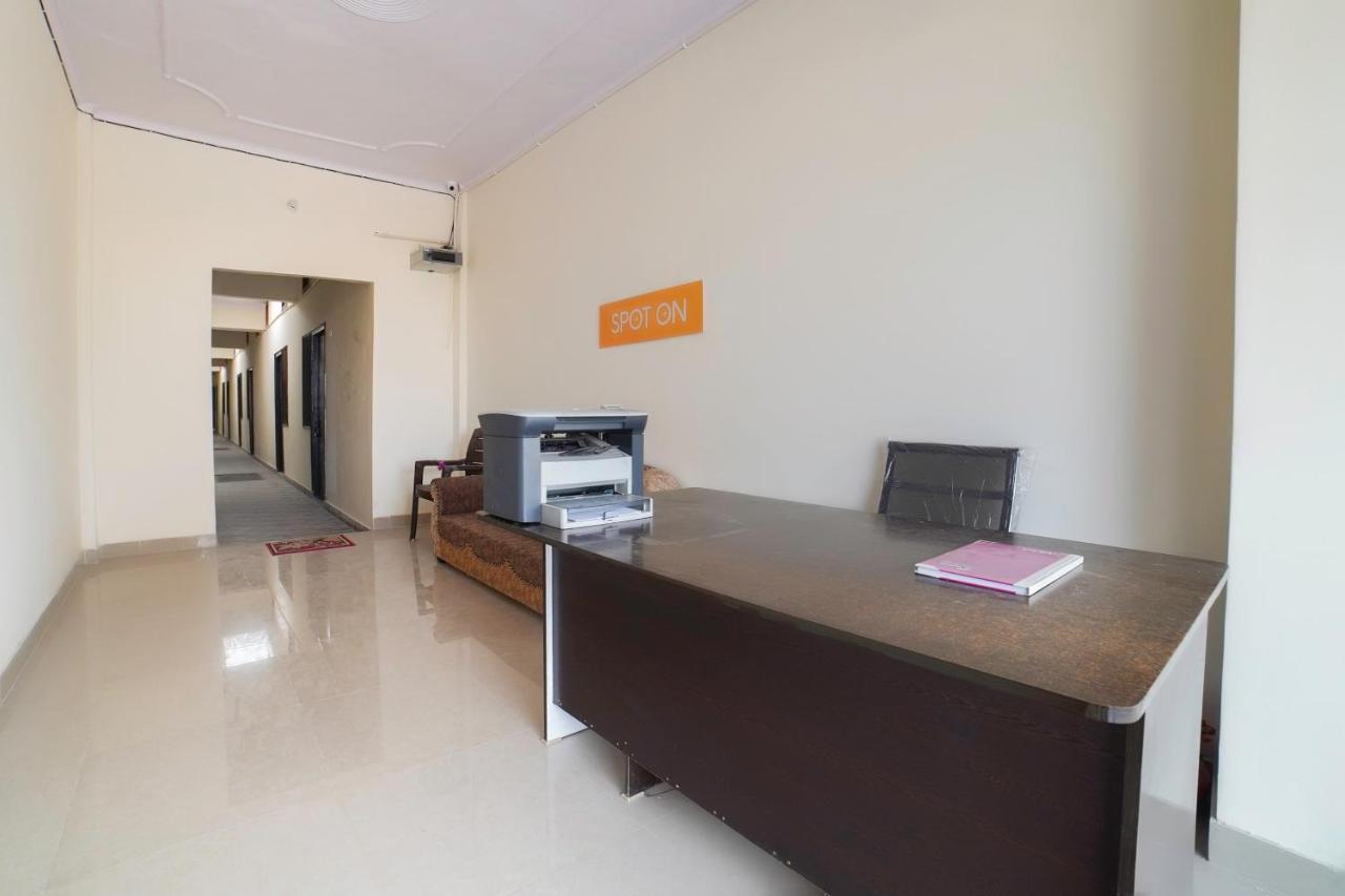Spot On 67119 Hotel Shivam Residency Rāmpura Exteriér fotografie