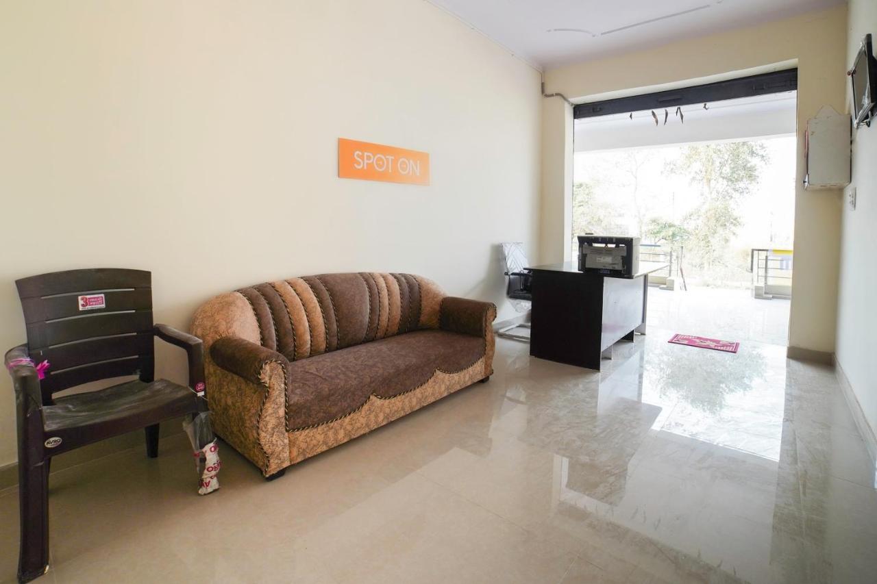 Spot On 67119 Hotel Shivam Residency Rāmpura Exteriér fotografie